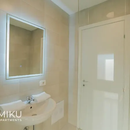 Lägenhet Miku - Bright 1 Bedroom At Olympic Tirana